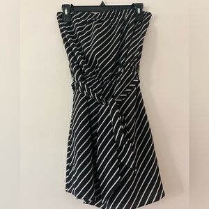 Preowned EXPRESS Strapless Pinstripe Dress - Black / White - XS